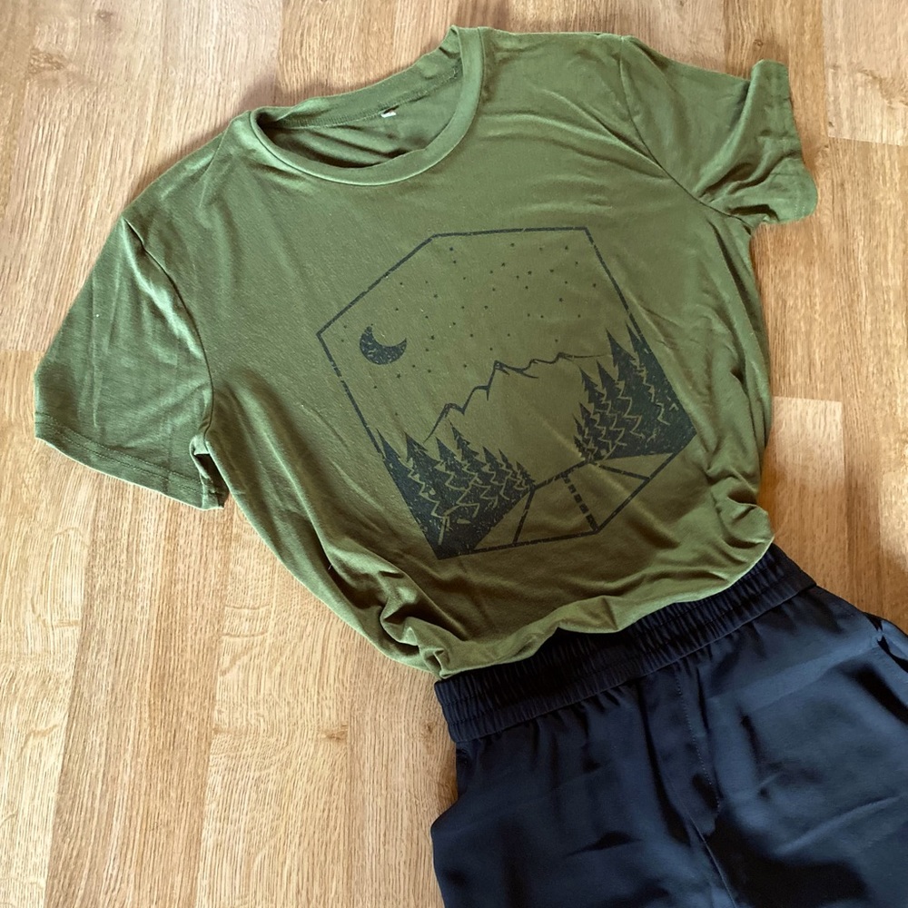 Graphic tee